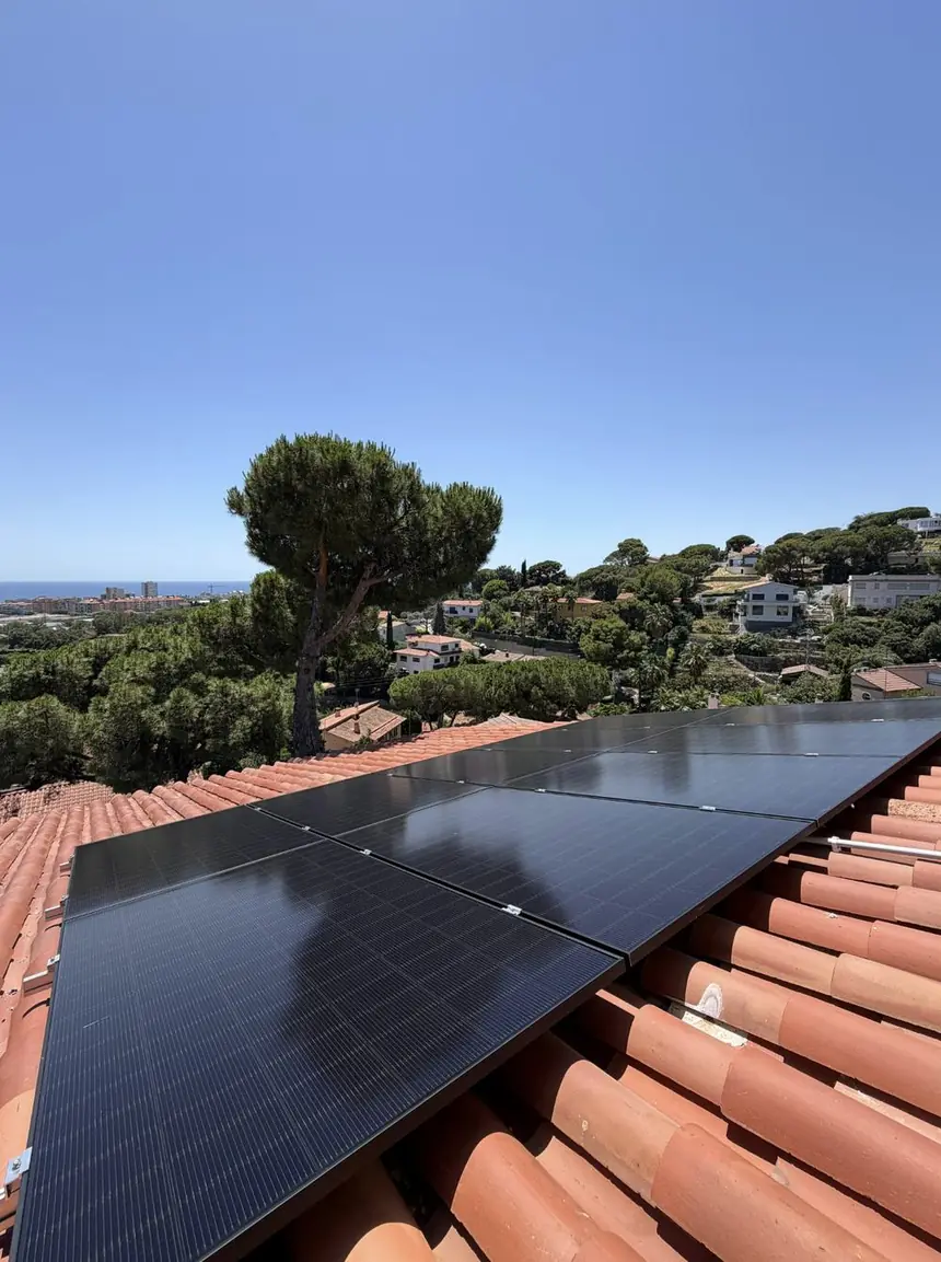 Instalación fotovoltaica realizada por Efisity